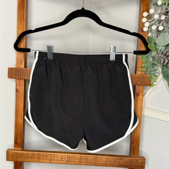 Girls Black Nike Drifit Shorts with Lining - Picture 2 of 4